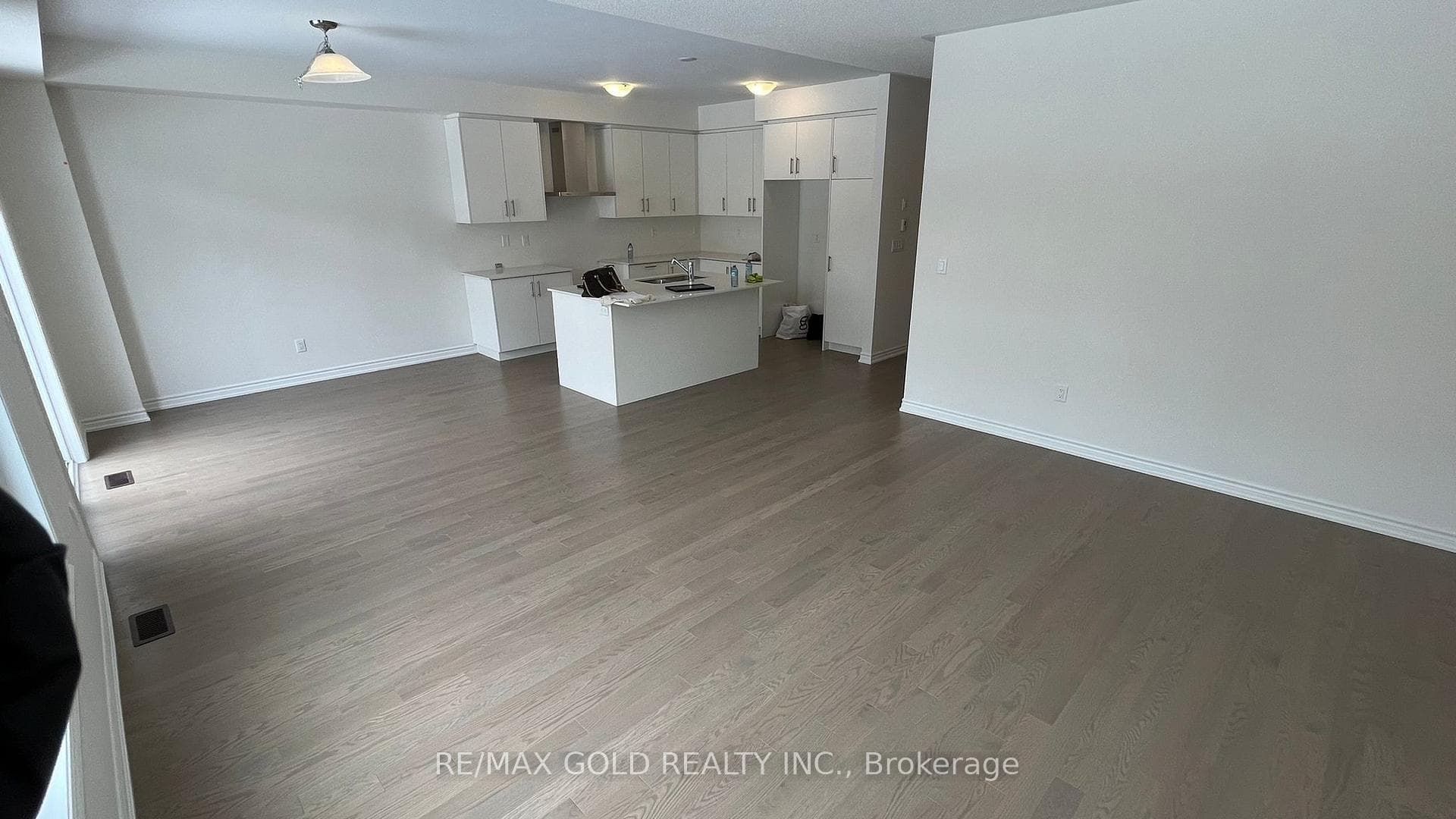 9 Phoenix Boulevard photo 4