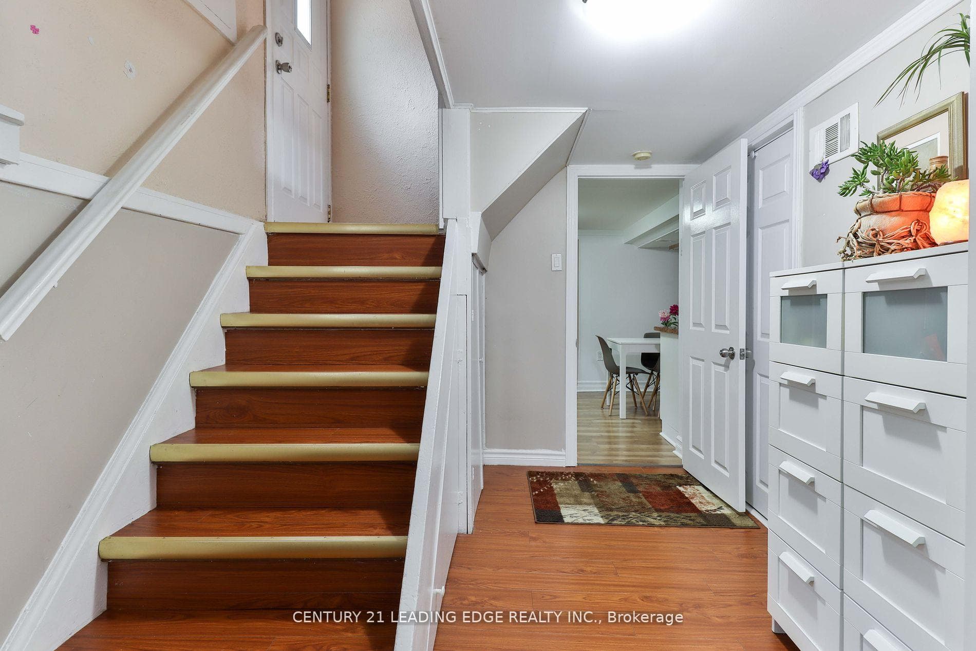 698 Pharmacy Avenue photo 16