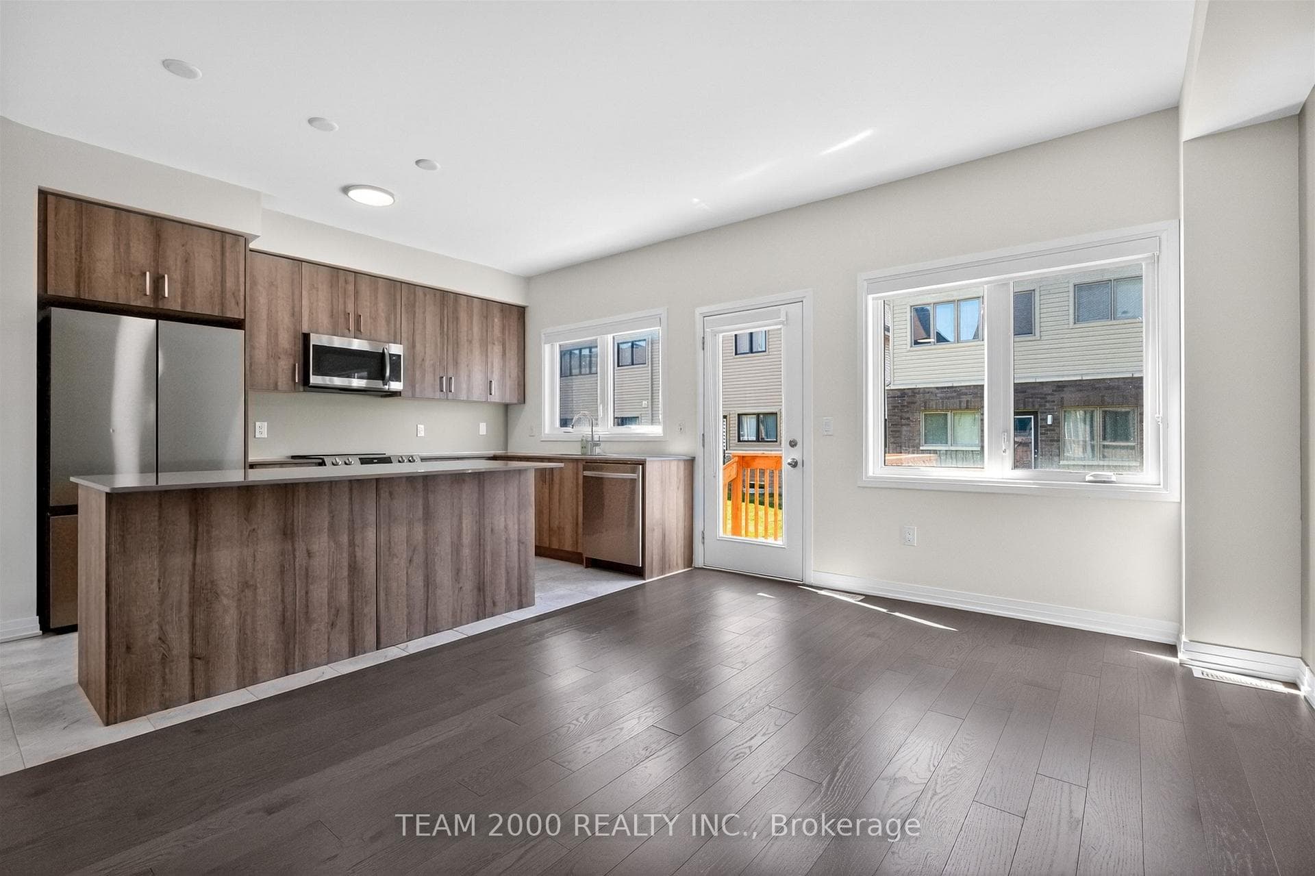 474 Adelaide Street photo 20
