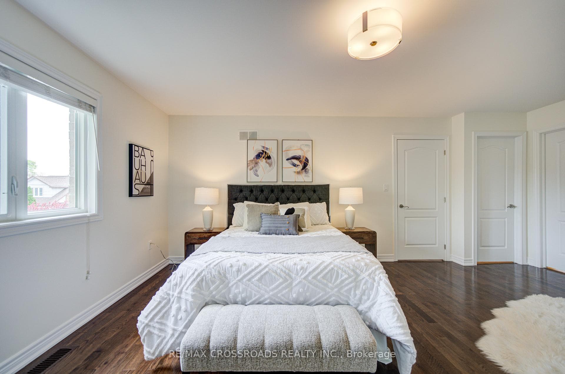 Large window & walk in closet