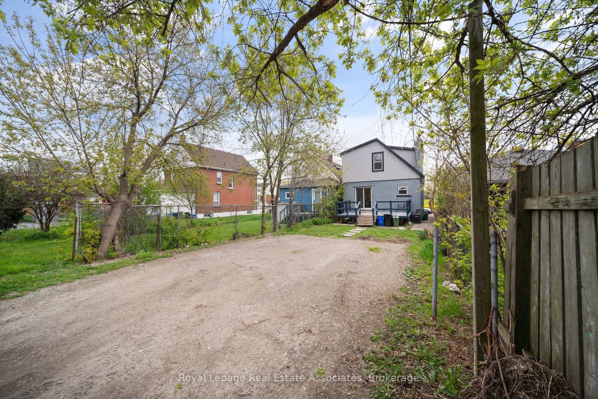 305 Weir Street photo 26