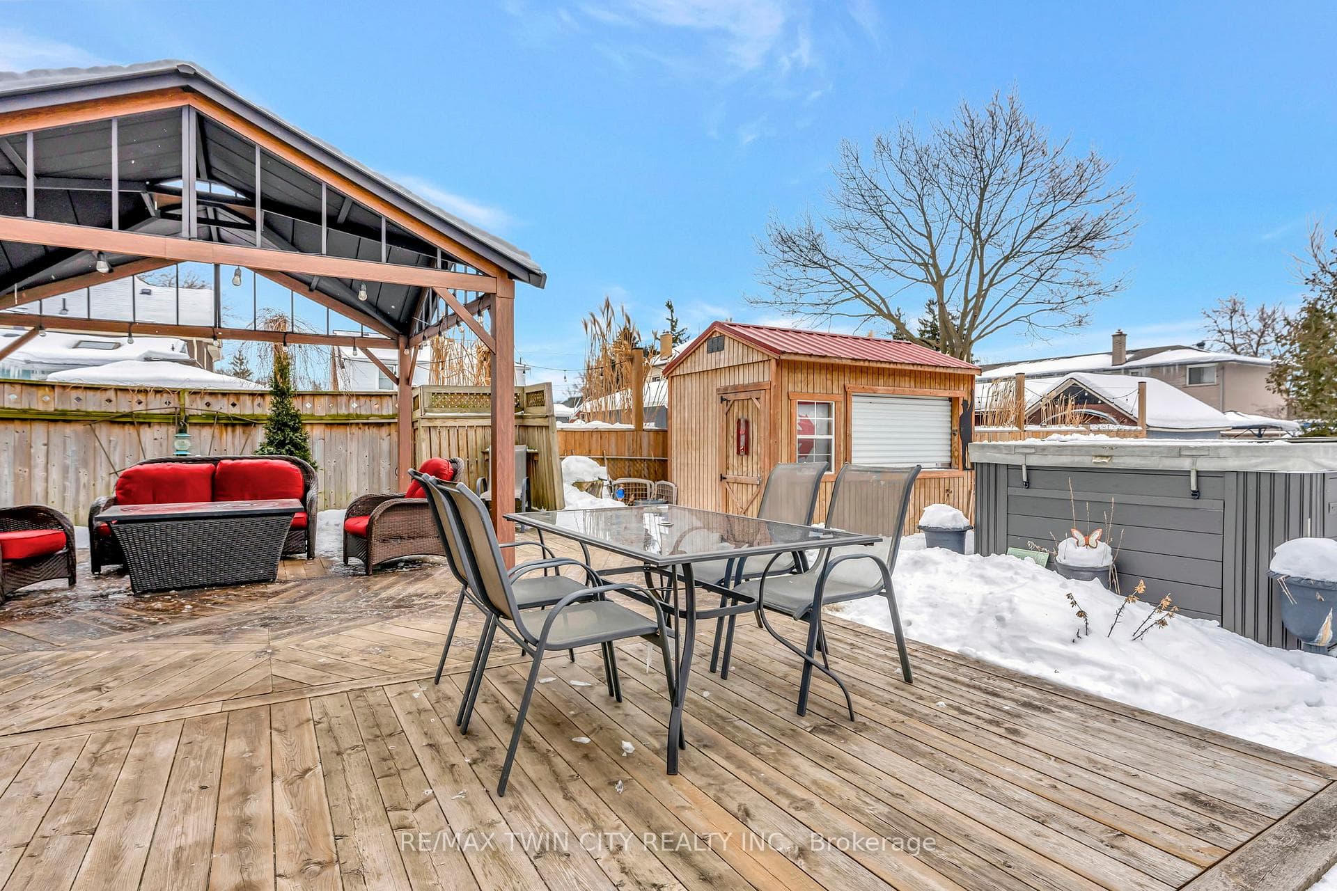 154 Tiffany Street photo 25