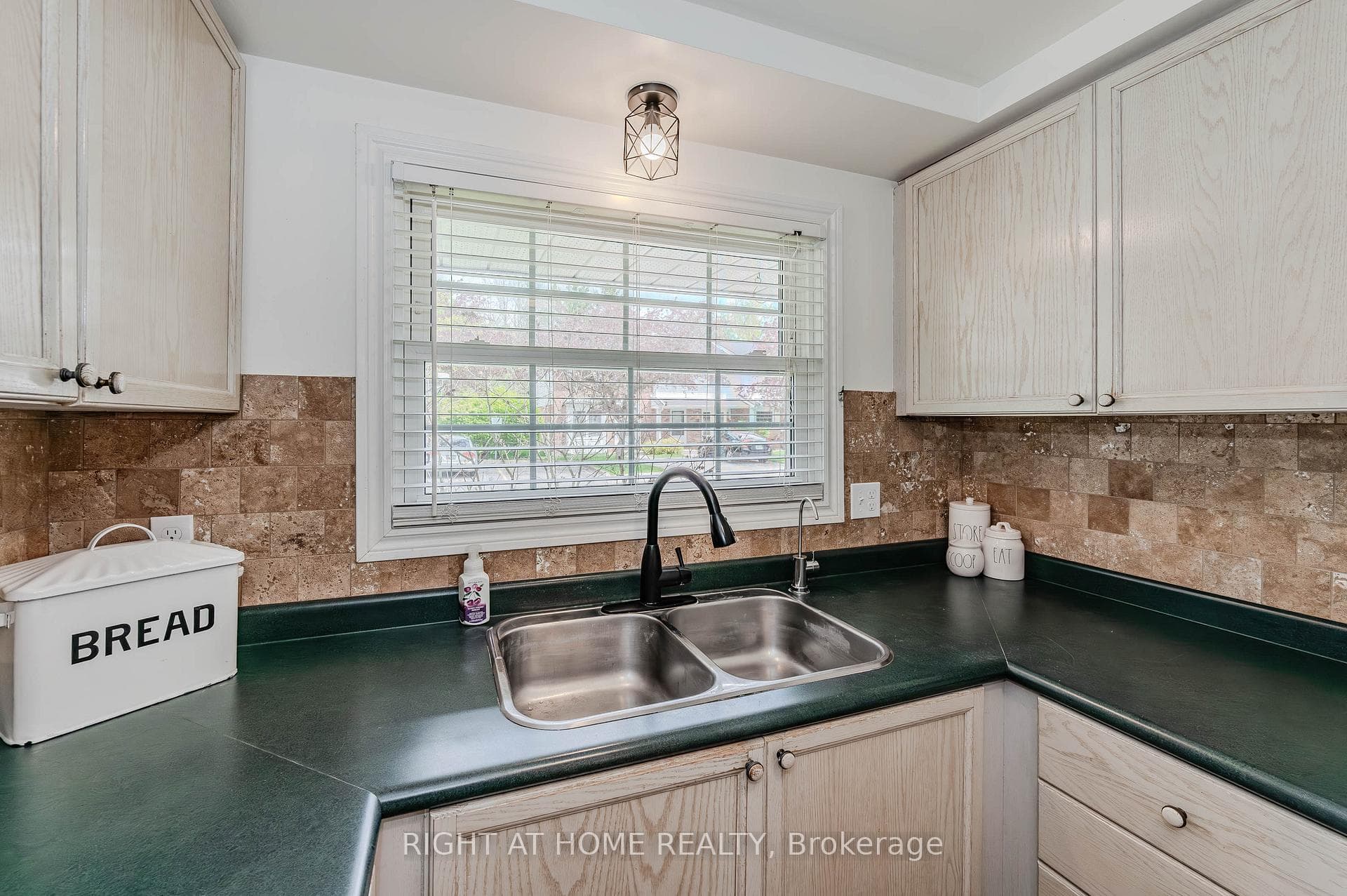 129 Victoria Road Unit 78 photo 16
