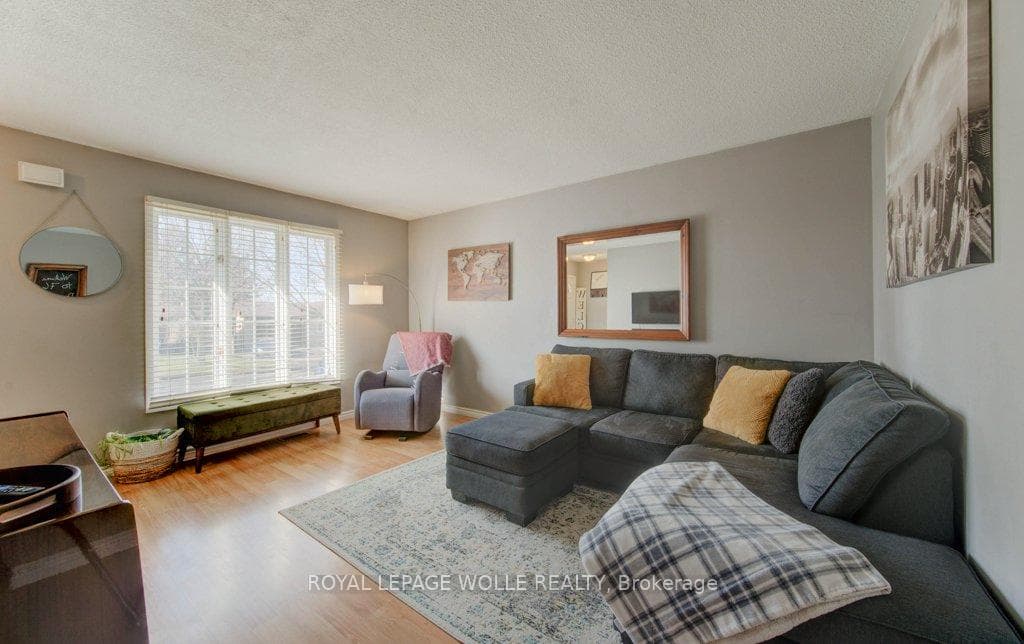 76 Devonglen Drive photo 8