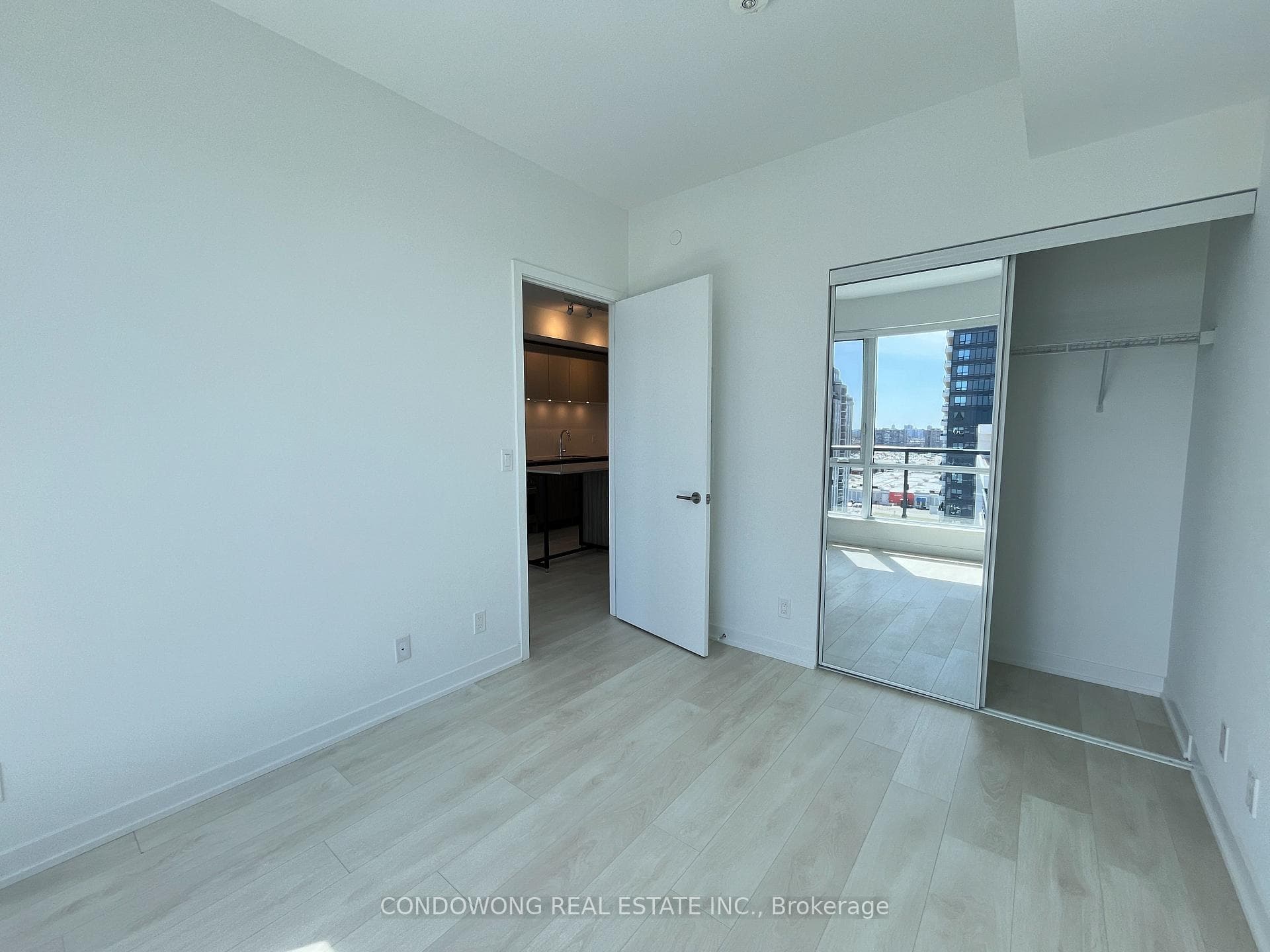 7950 Bathurst Street Unit 1520 photo 11