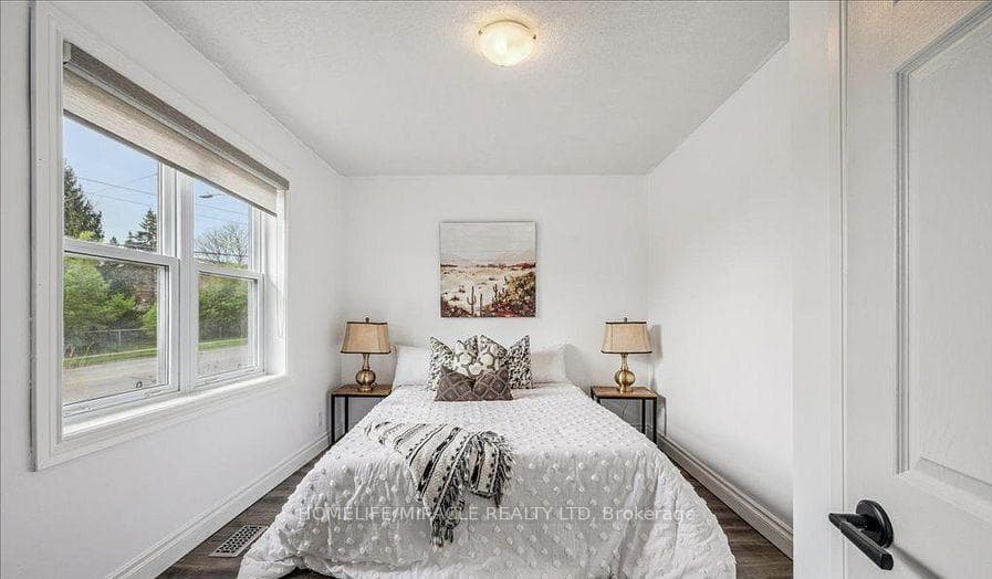 570 Victoria Street photo 10
