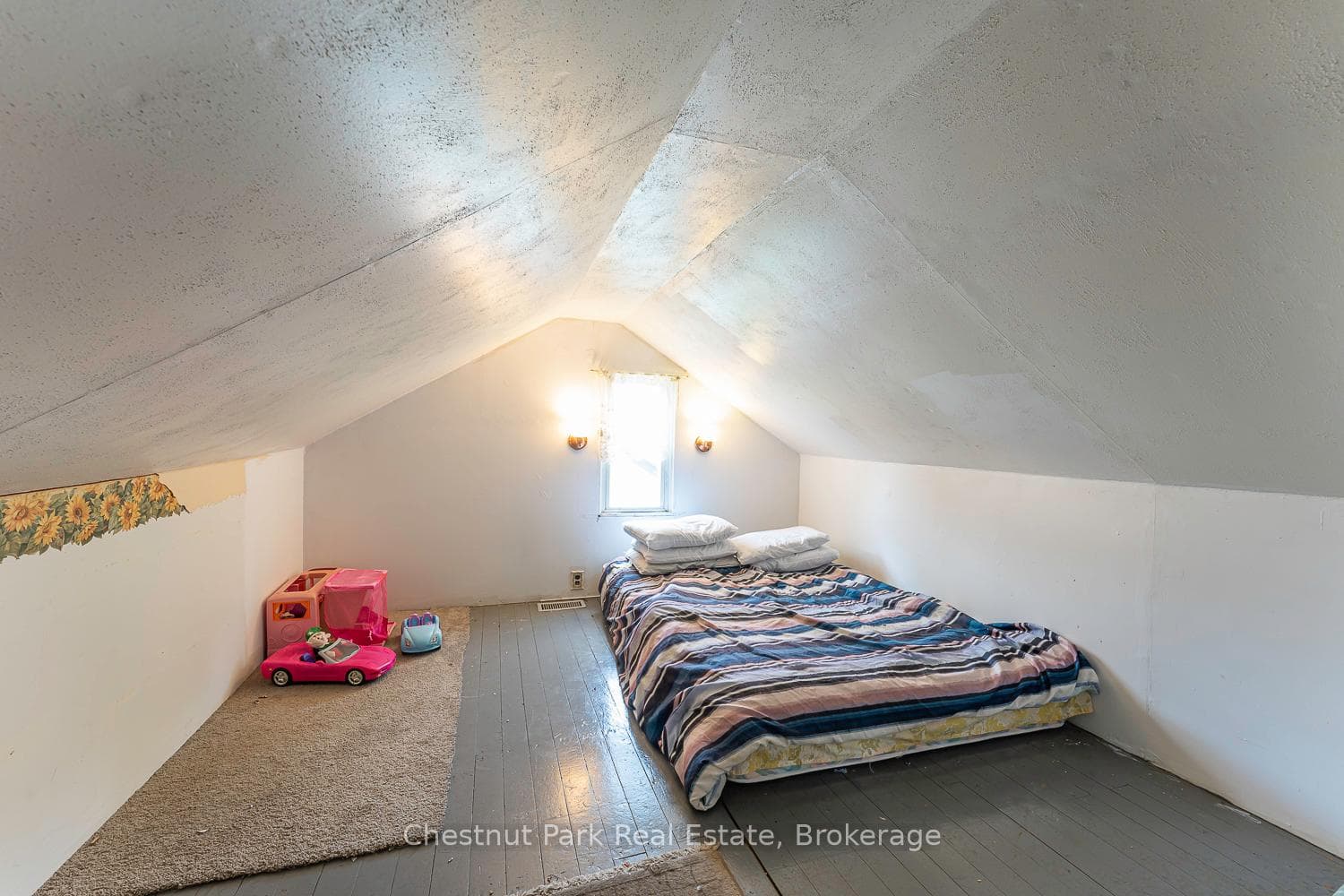 Upper bedroom