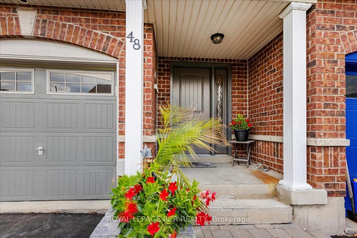 48 James Arnott Crescent photo 4
