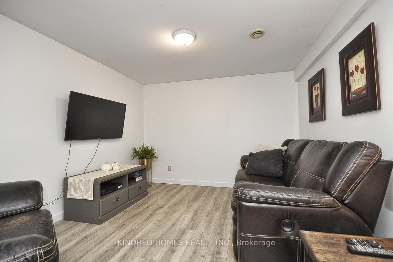 2 Brackenbury Street photo 22