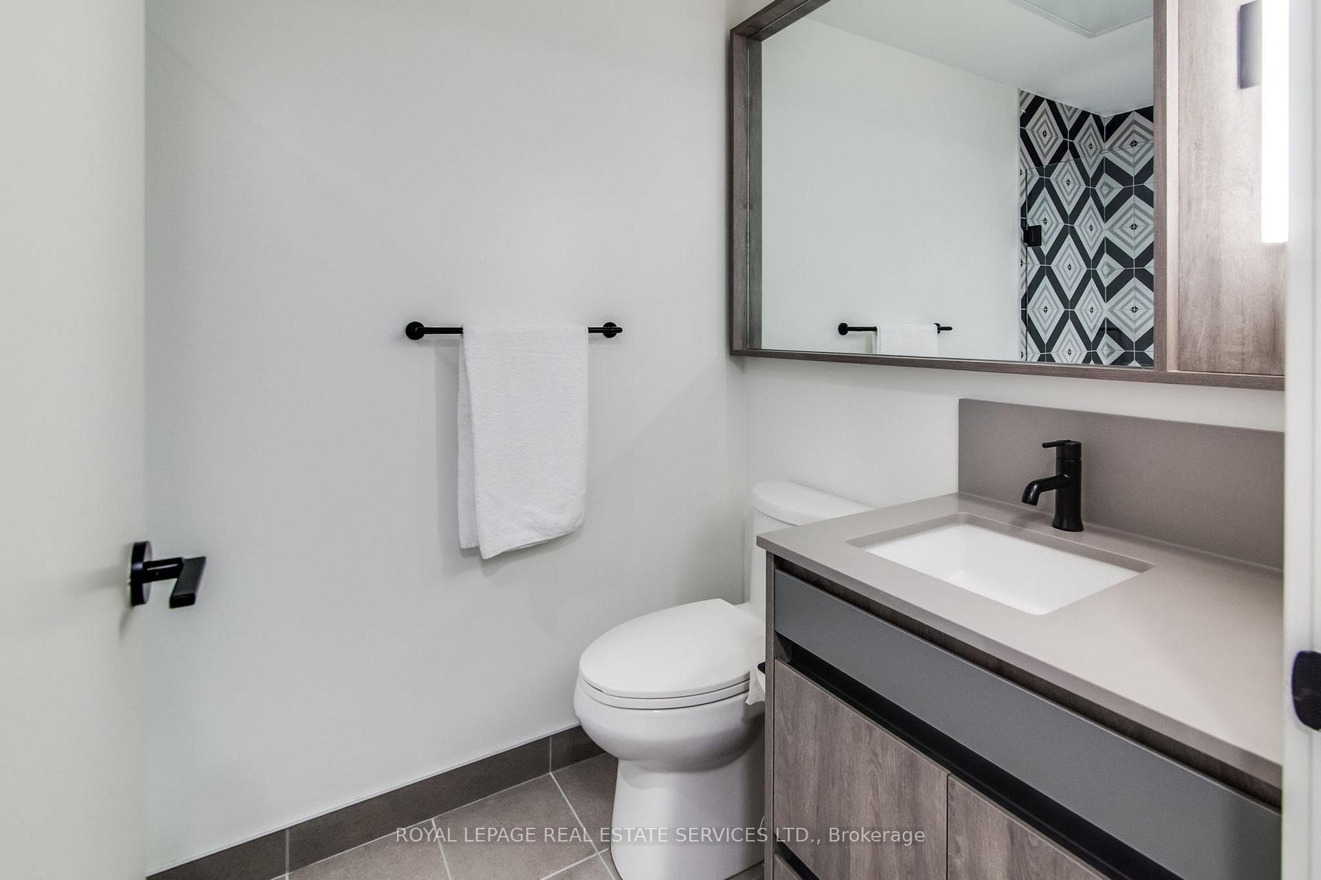 5 Lakeview Avenue Unit 208 photo 18