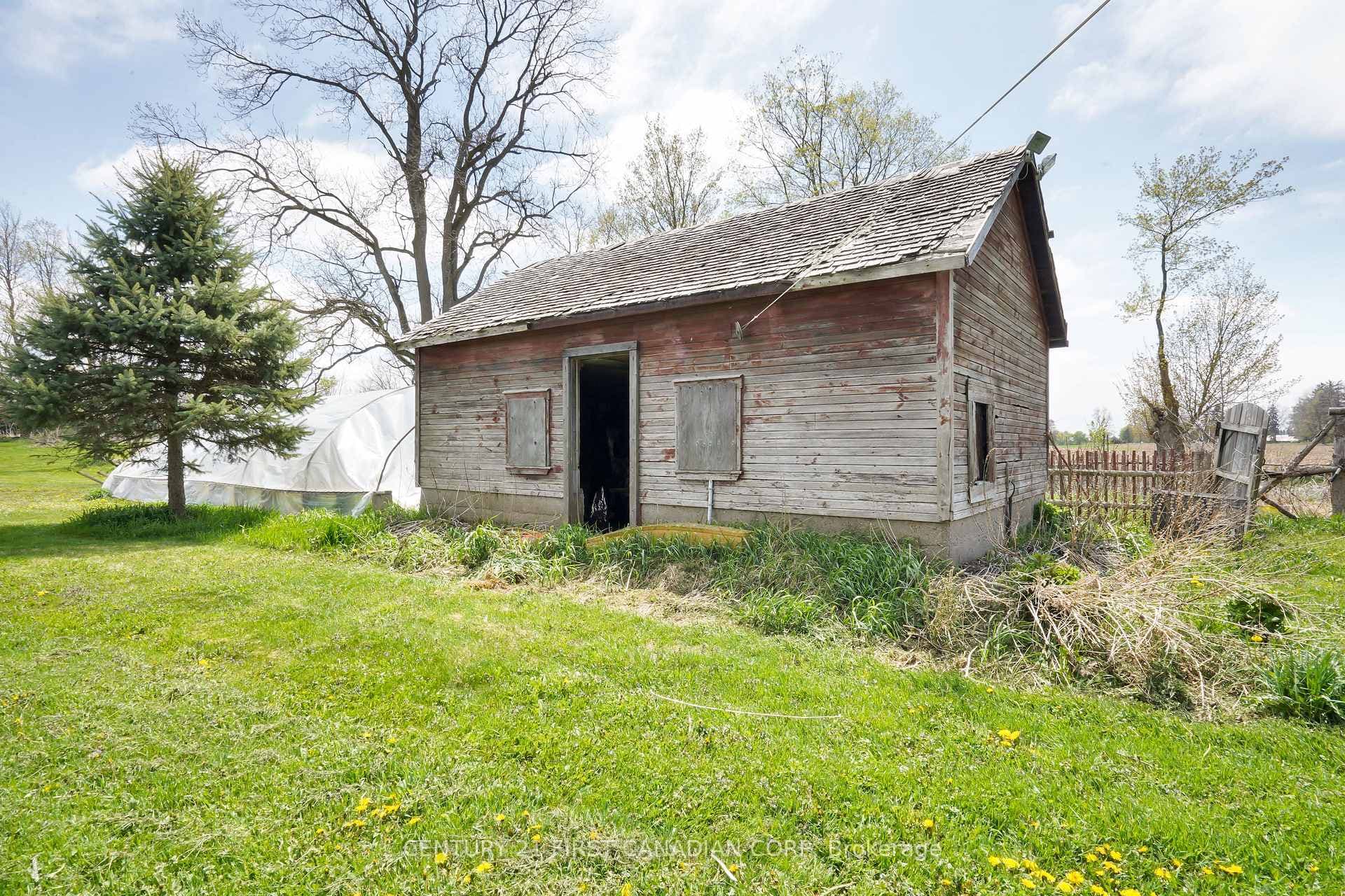 23895 Adelaide Road photo 37