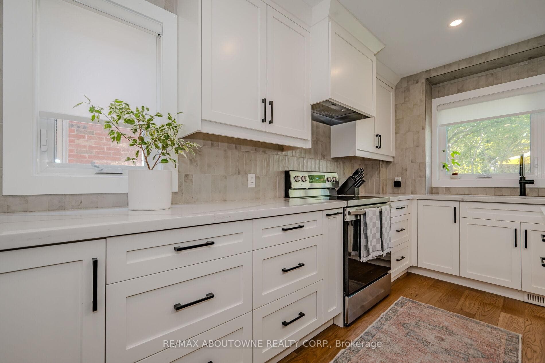 2588 Capilano Crescent photo 13