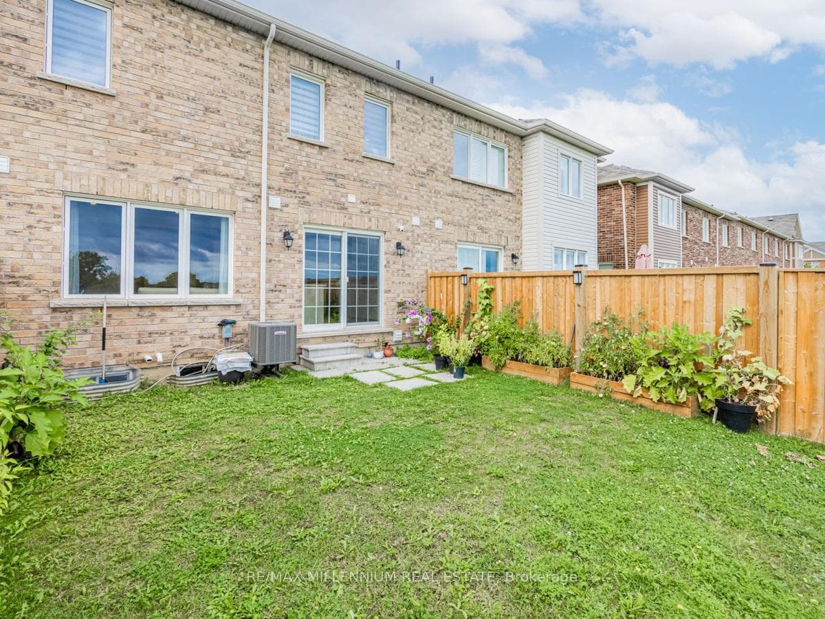 640 Laking Terrace photo 33