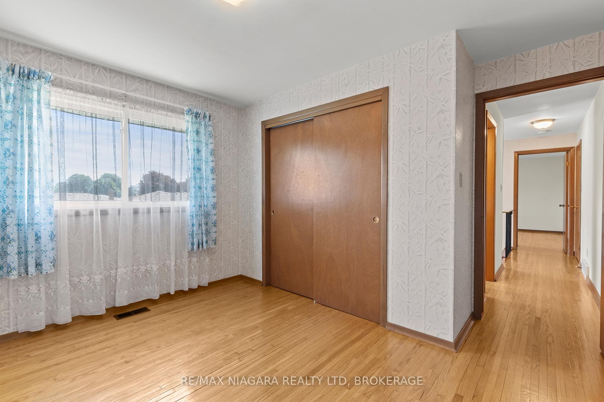 6628 Argyll Crescent photo 24