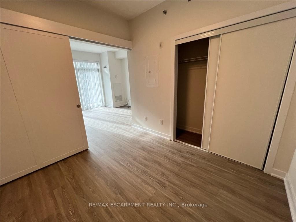 2486 Old Bronte Road Unit 401 photo 2