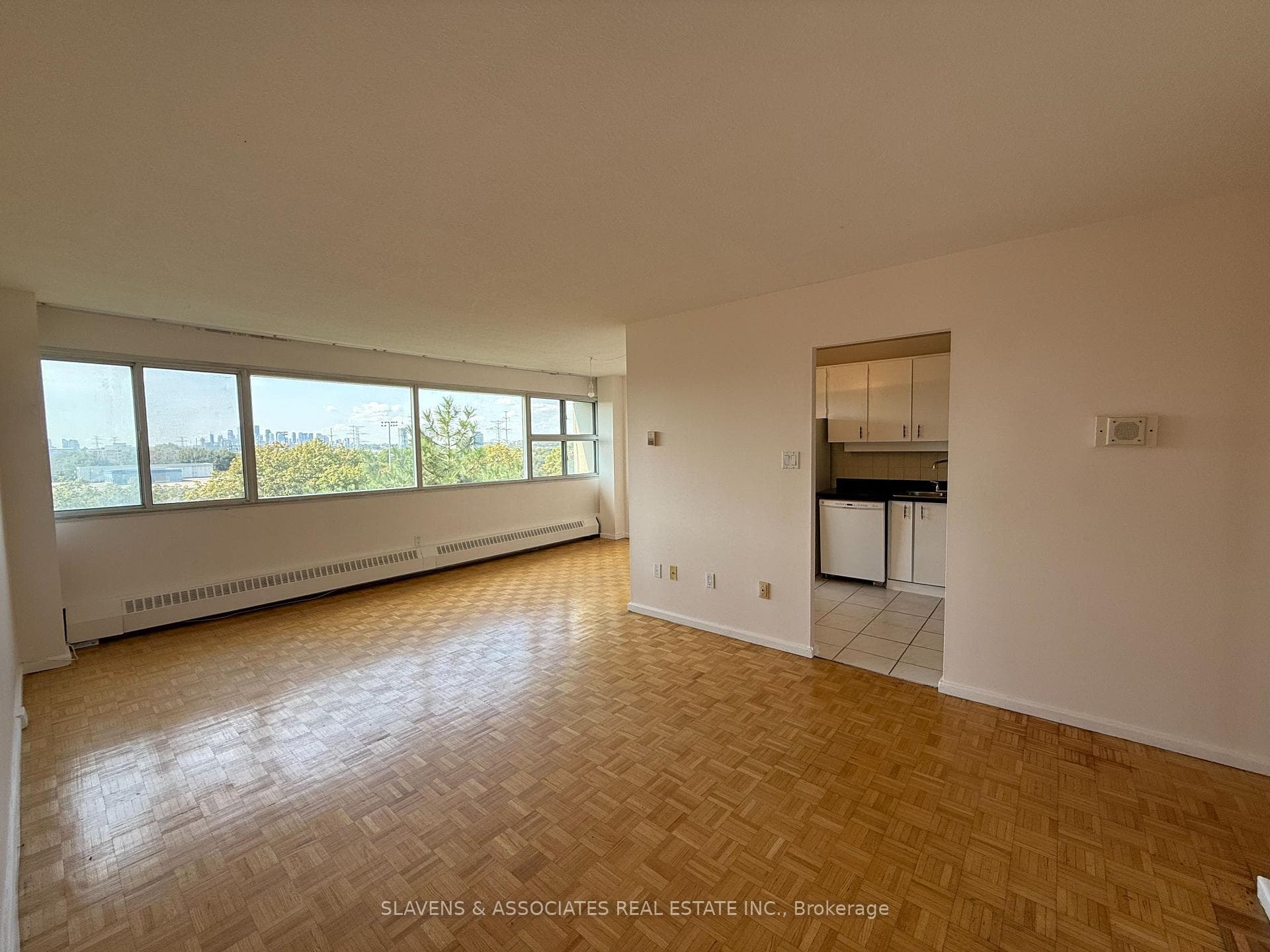 715 Don Mills Road Unit 607 photo 2