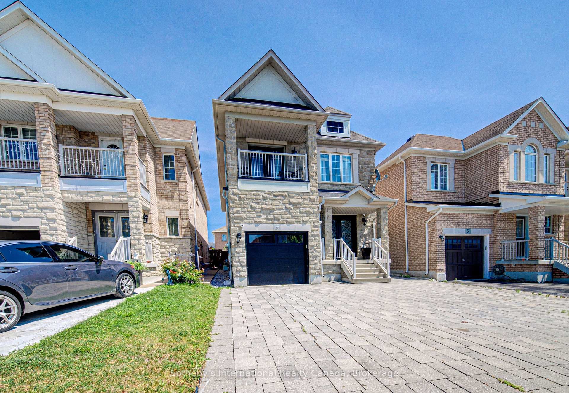 9 Aidan Drive photo 2