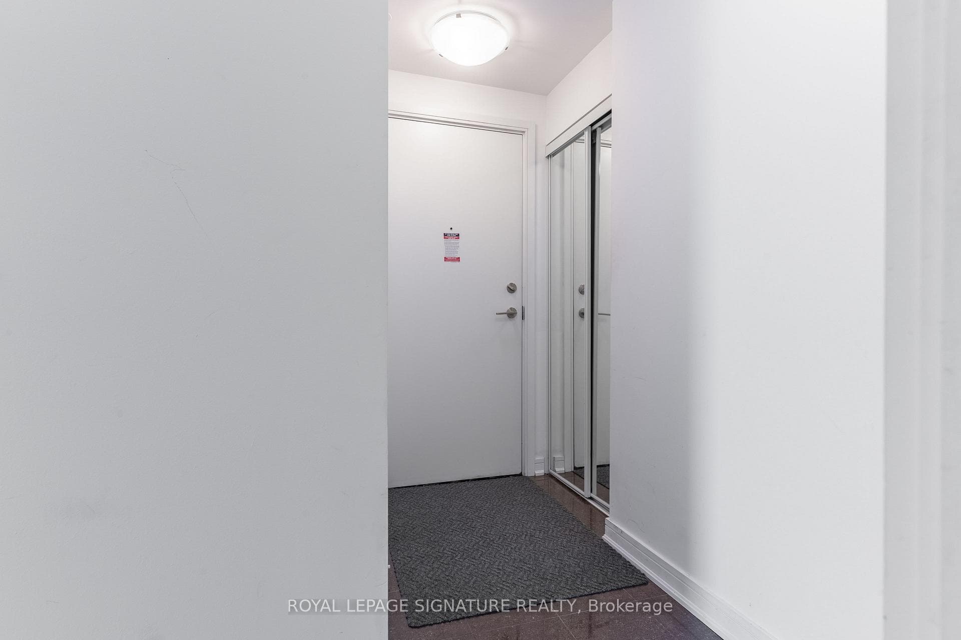 9201 Yonge Street Unit 2209 photo 3