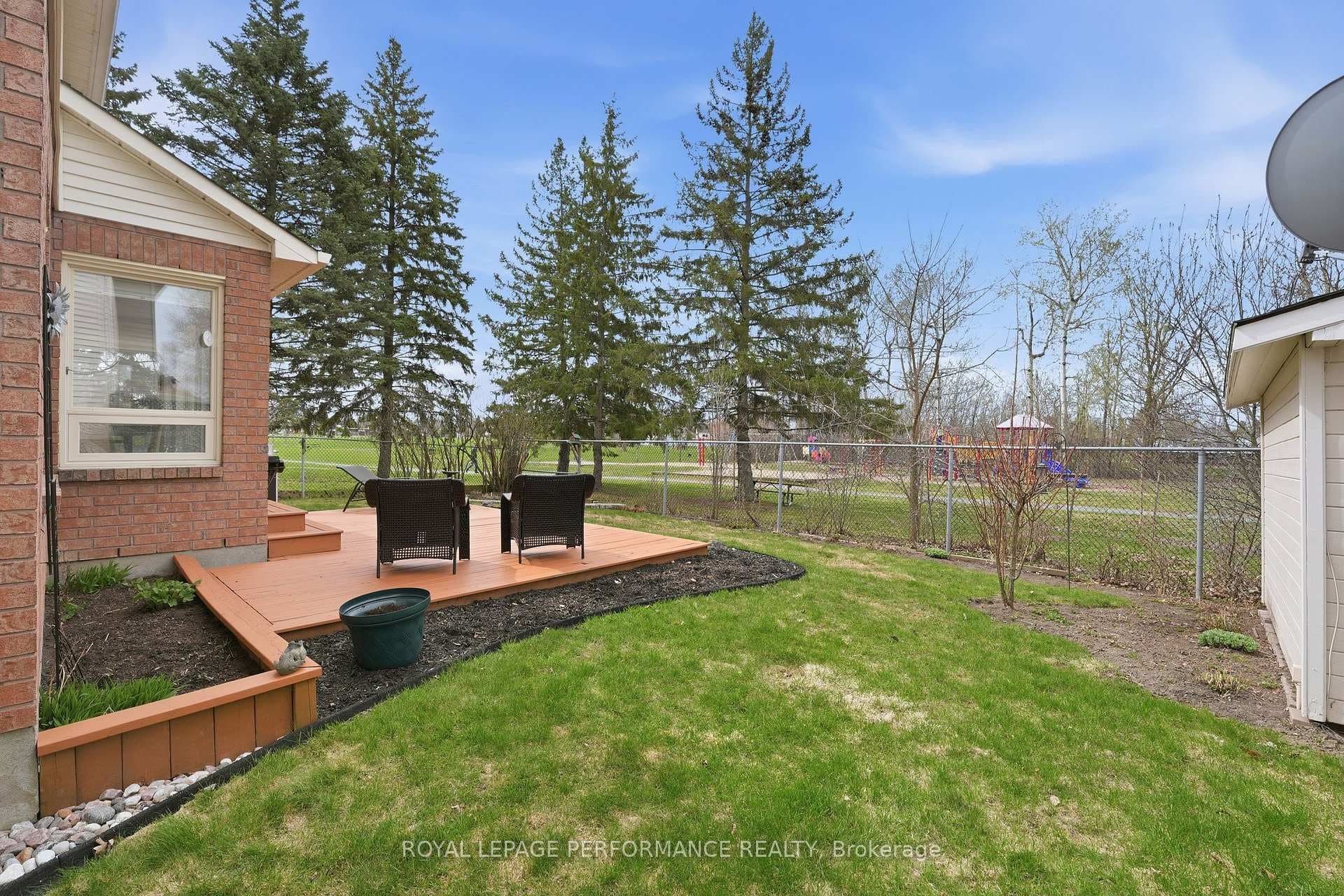 1682 Barrington Street photo 41