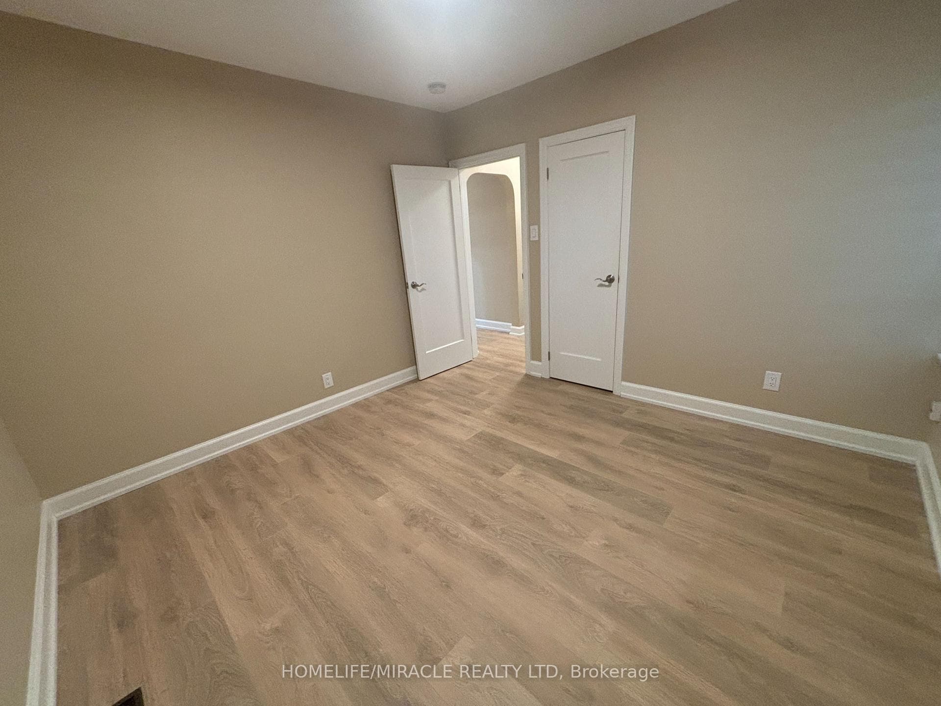 54 Hawman Avenue Unit Upper floor suite photo 11