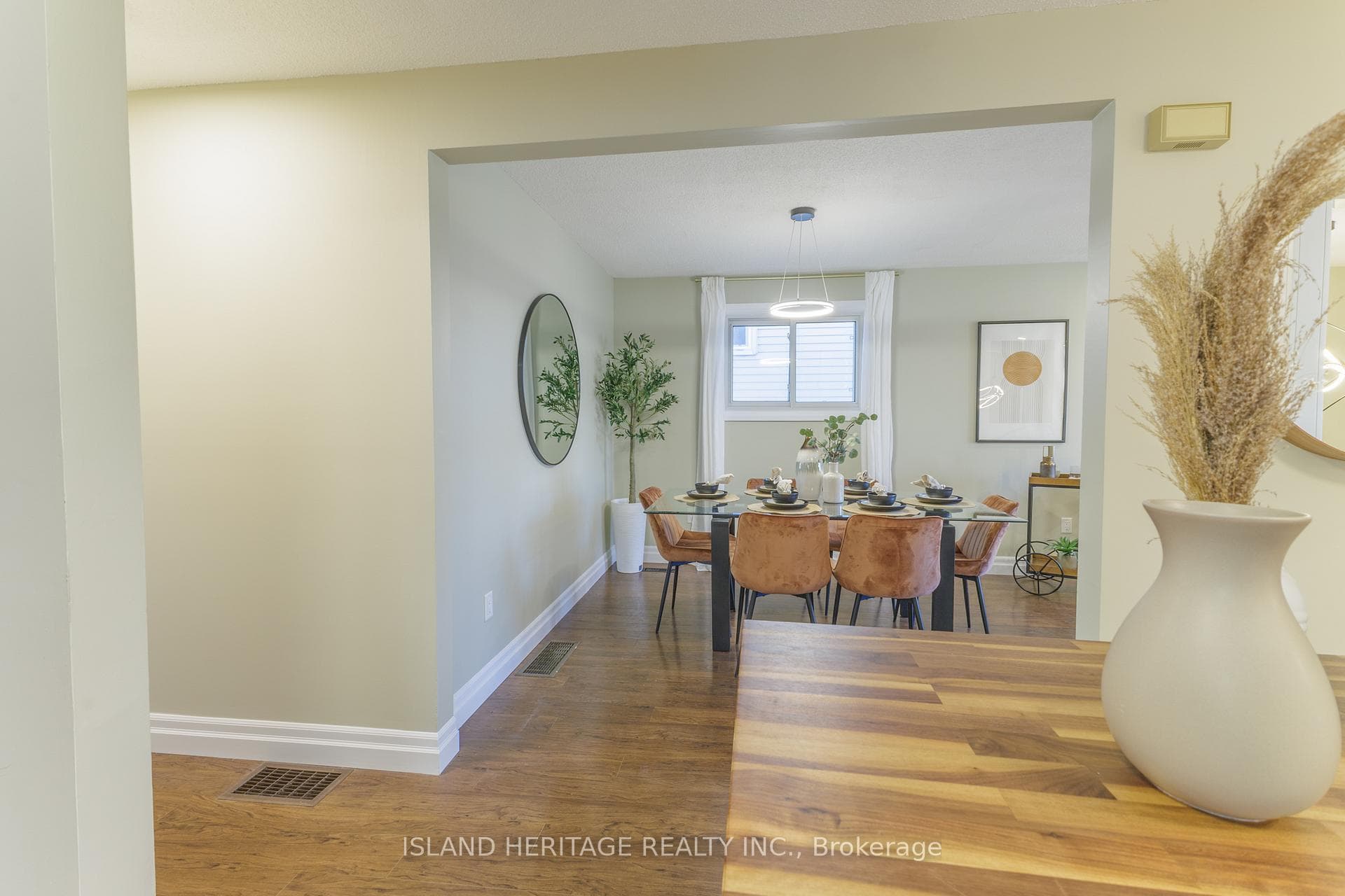 114 Turnberry Crescent photo 19