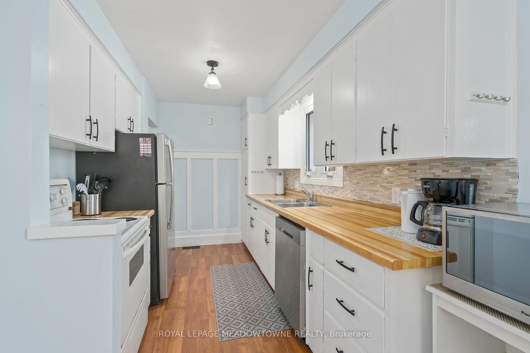 425 Wellington Street photo 12