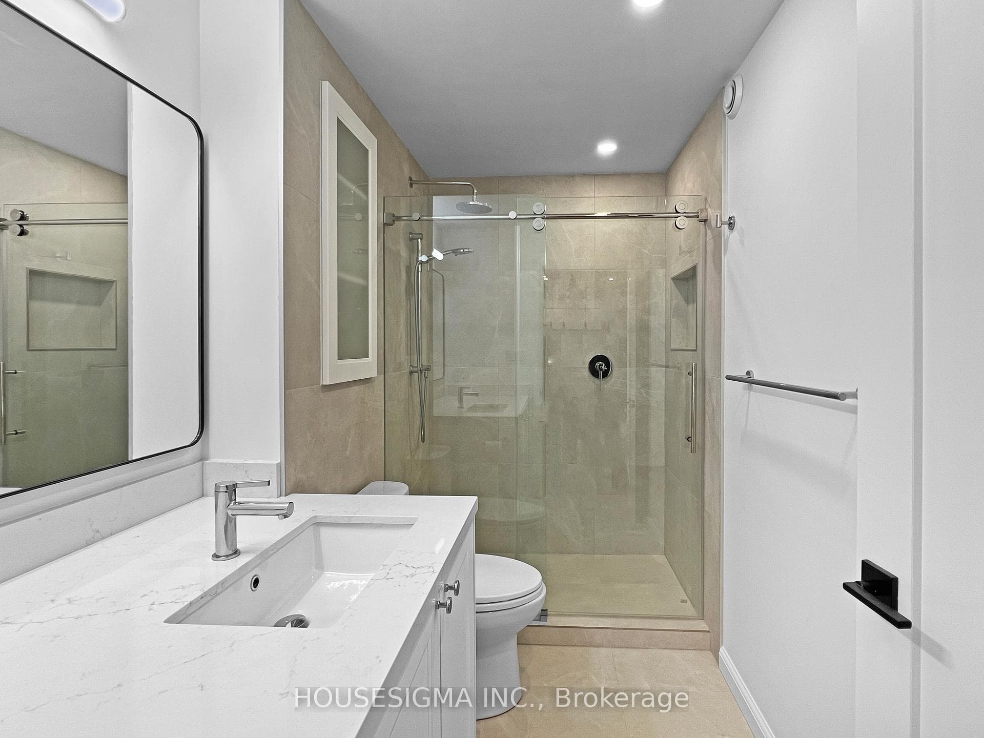 42 Glenhurst Avenue Unit Bsmt photo 4