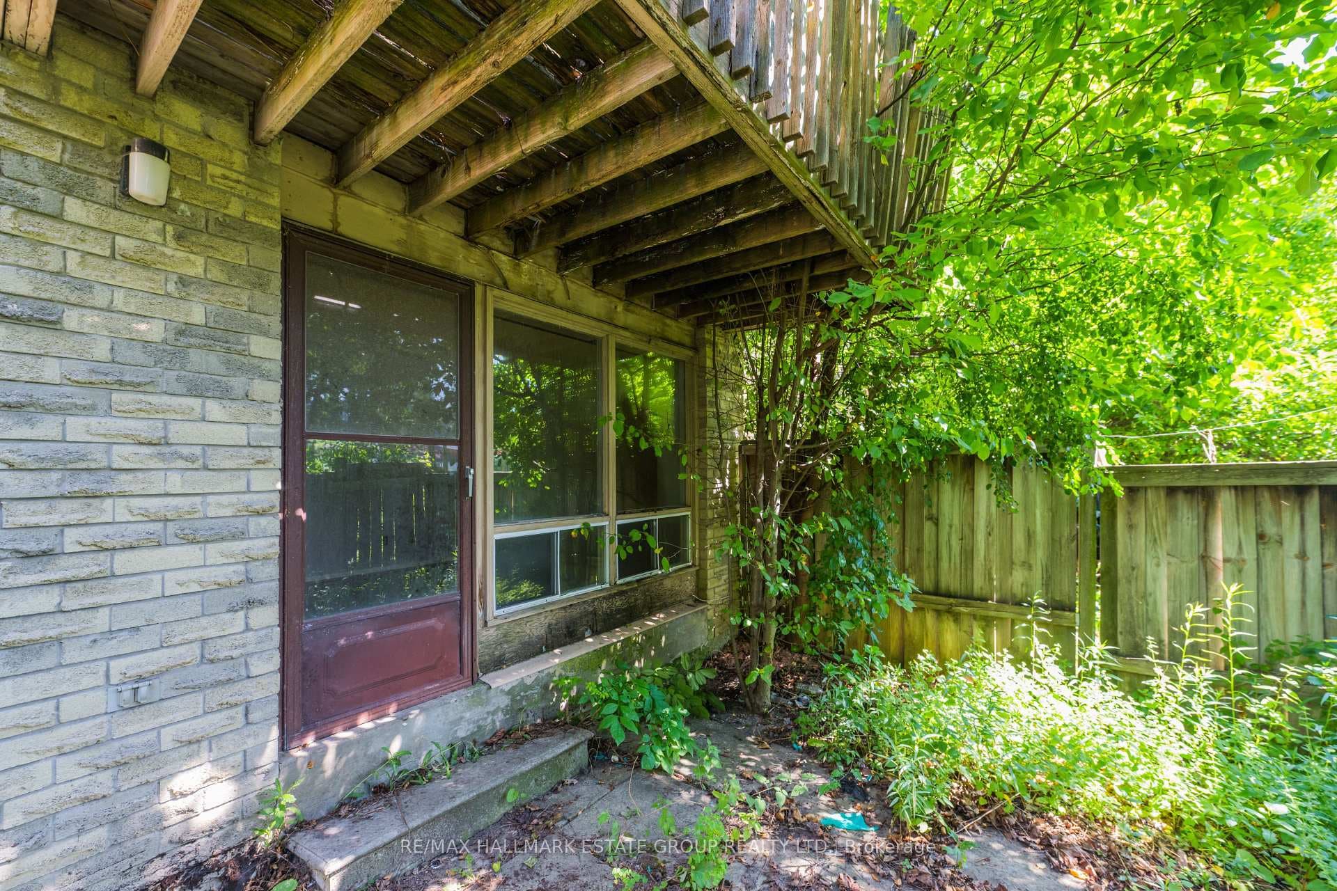 11 Pumfrey Crescent photo 42