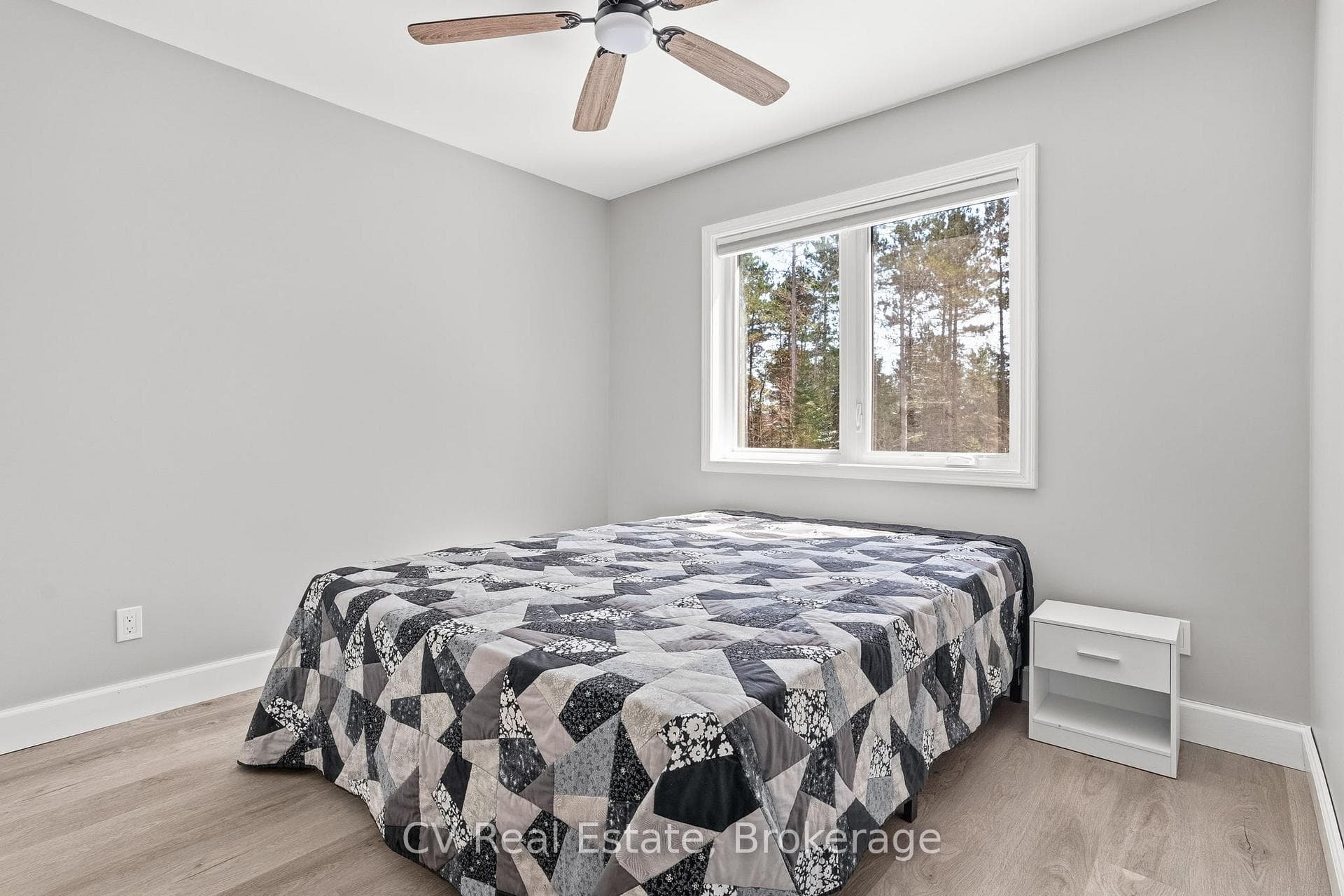 1158 Chetwynd Road photo 20