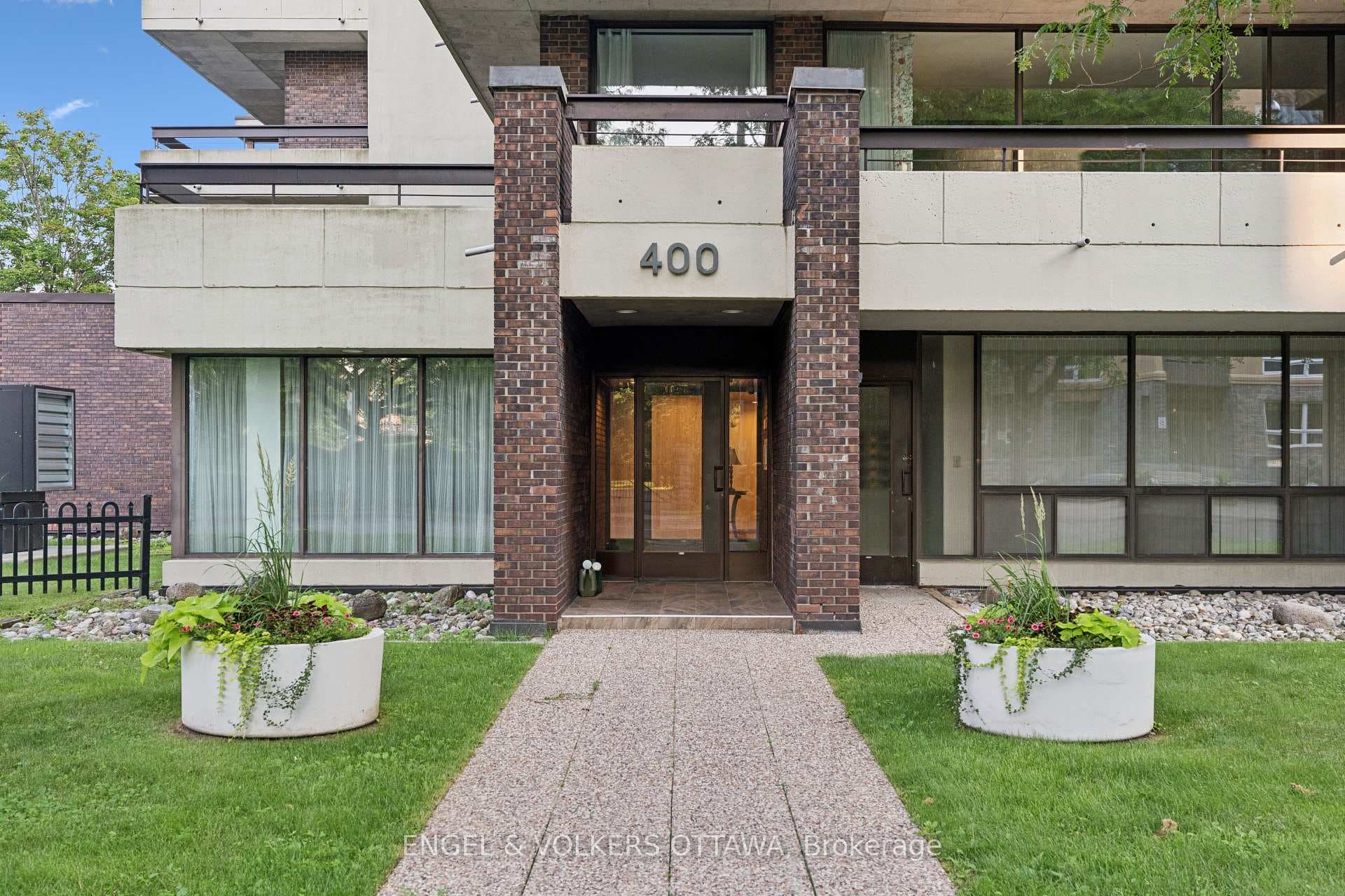 400 Laurier Street Unit 8A photo 3
