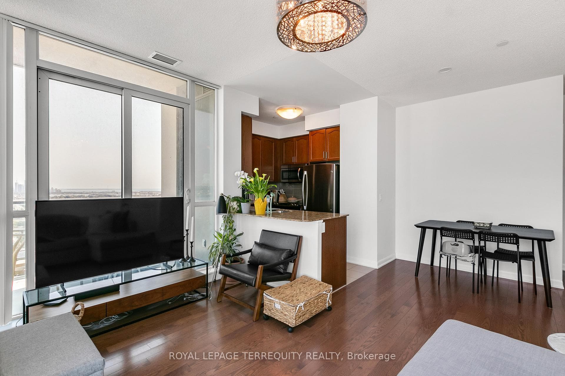 215 Sherway Gardens Road Unit 2810 photo 9