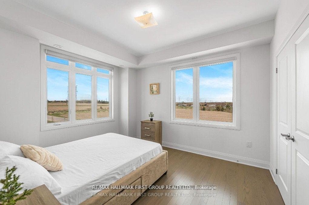 835 Port Darlington Road photo 29