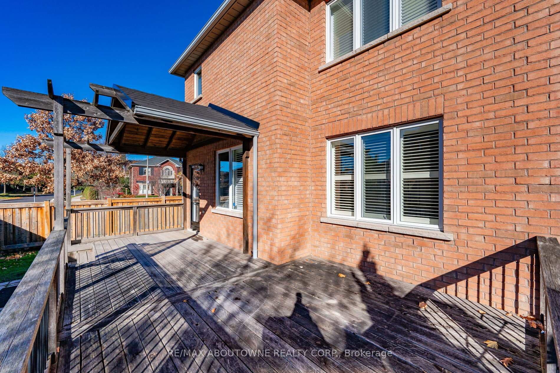 2540 Sunnyhurst Close photo 36