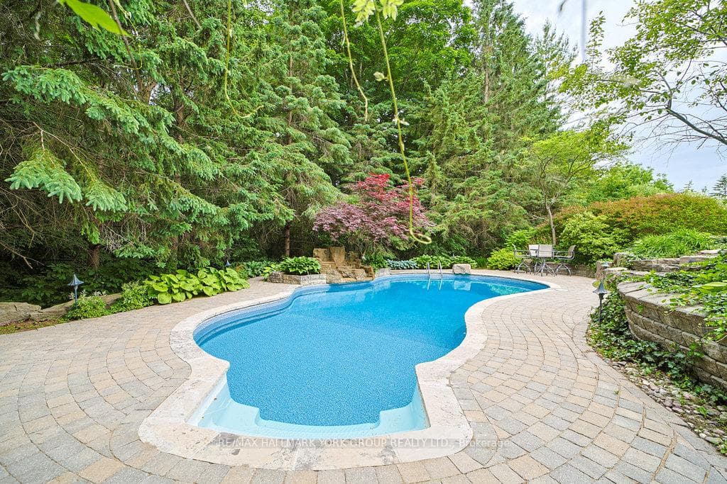 1032 Sir Ivor Court photo 46