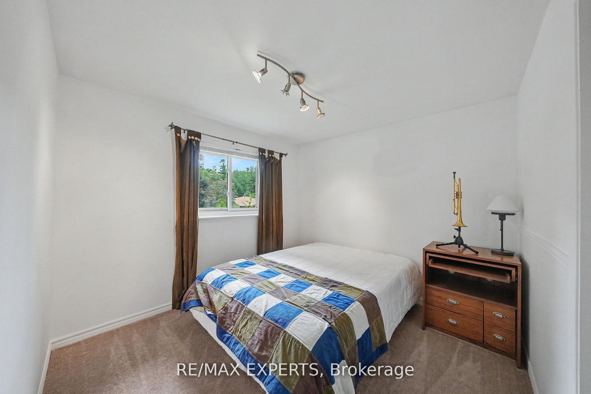 32 Oak Court photo 23