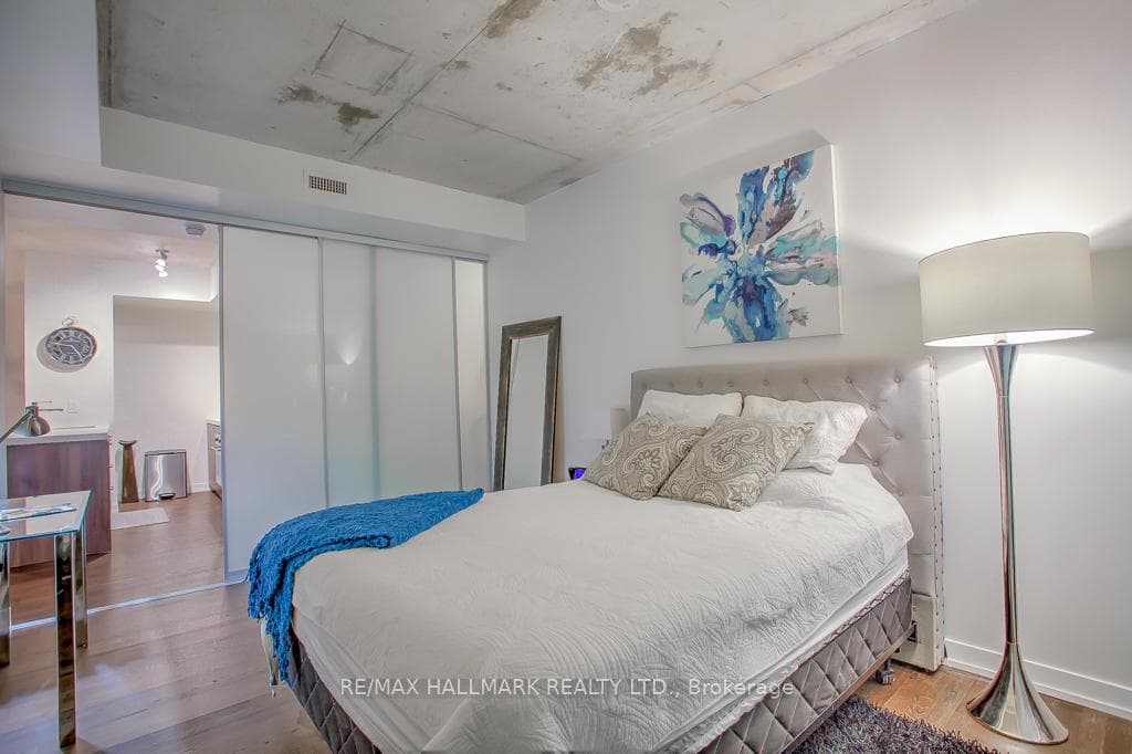 560 King Street Unit 419 photo 25