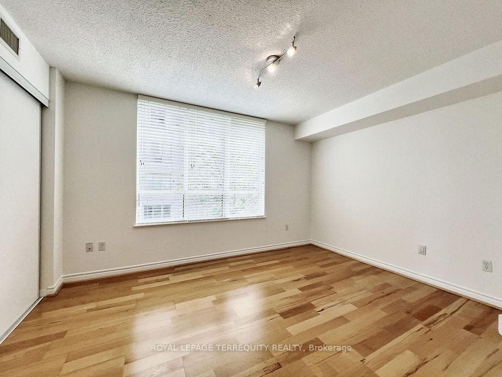 195 Merton Street Unit 505 photo 17