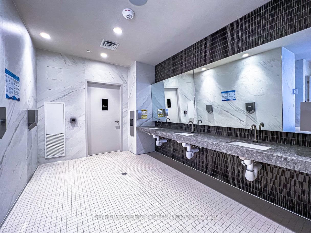 585 Bloor Street Unit 3415 photo 29