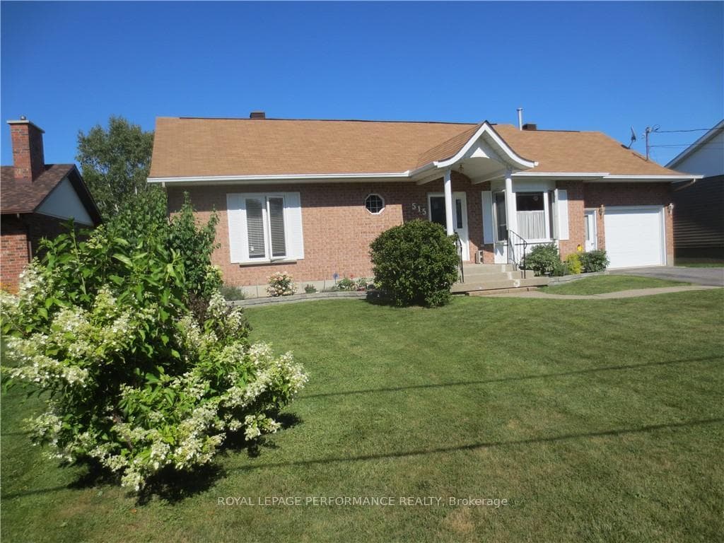 515 MASSIE Crescent photo 2