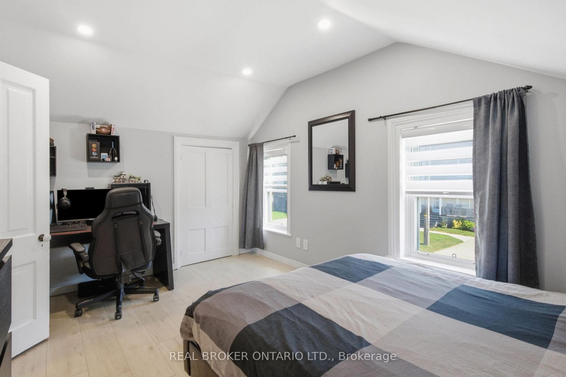 520 Elma Street photo 28