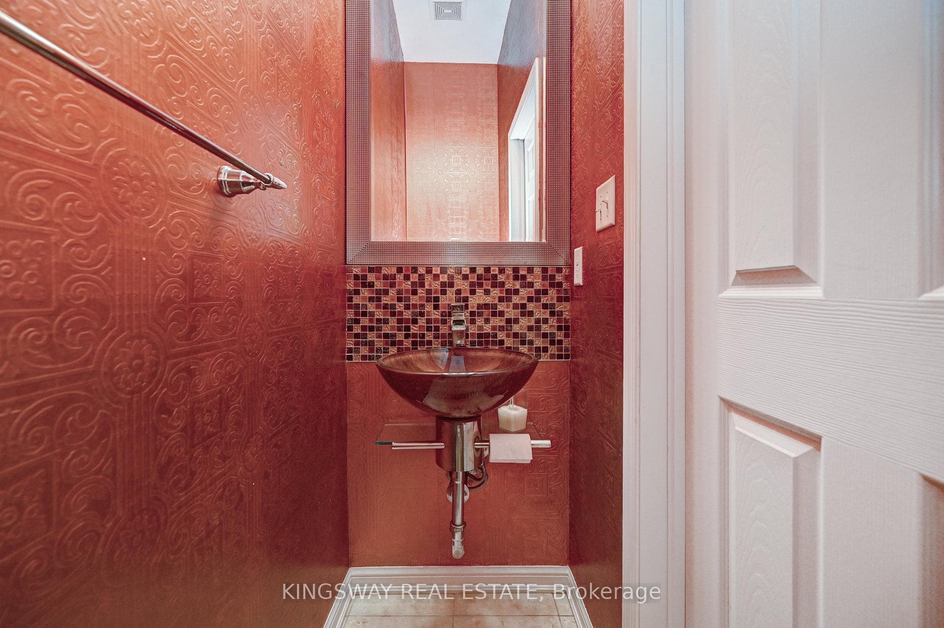 150 Holland Circle photo 16