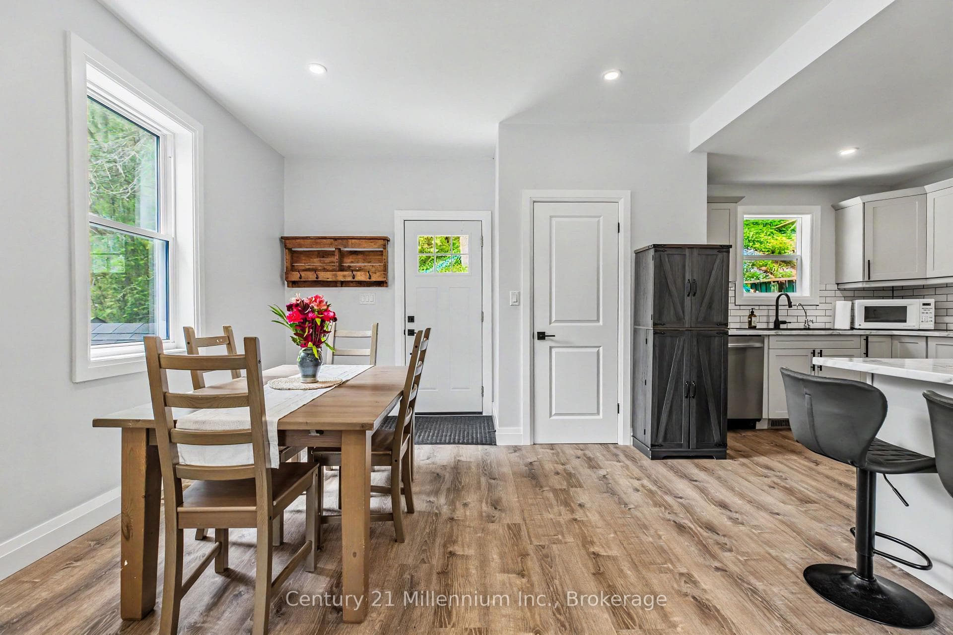218 2nd Avenue photo 25