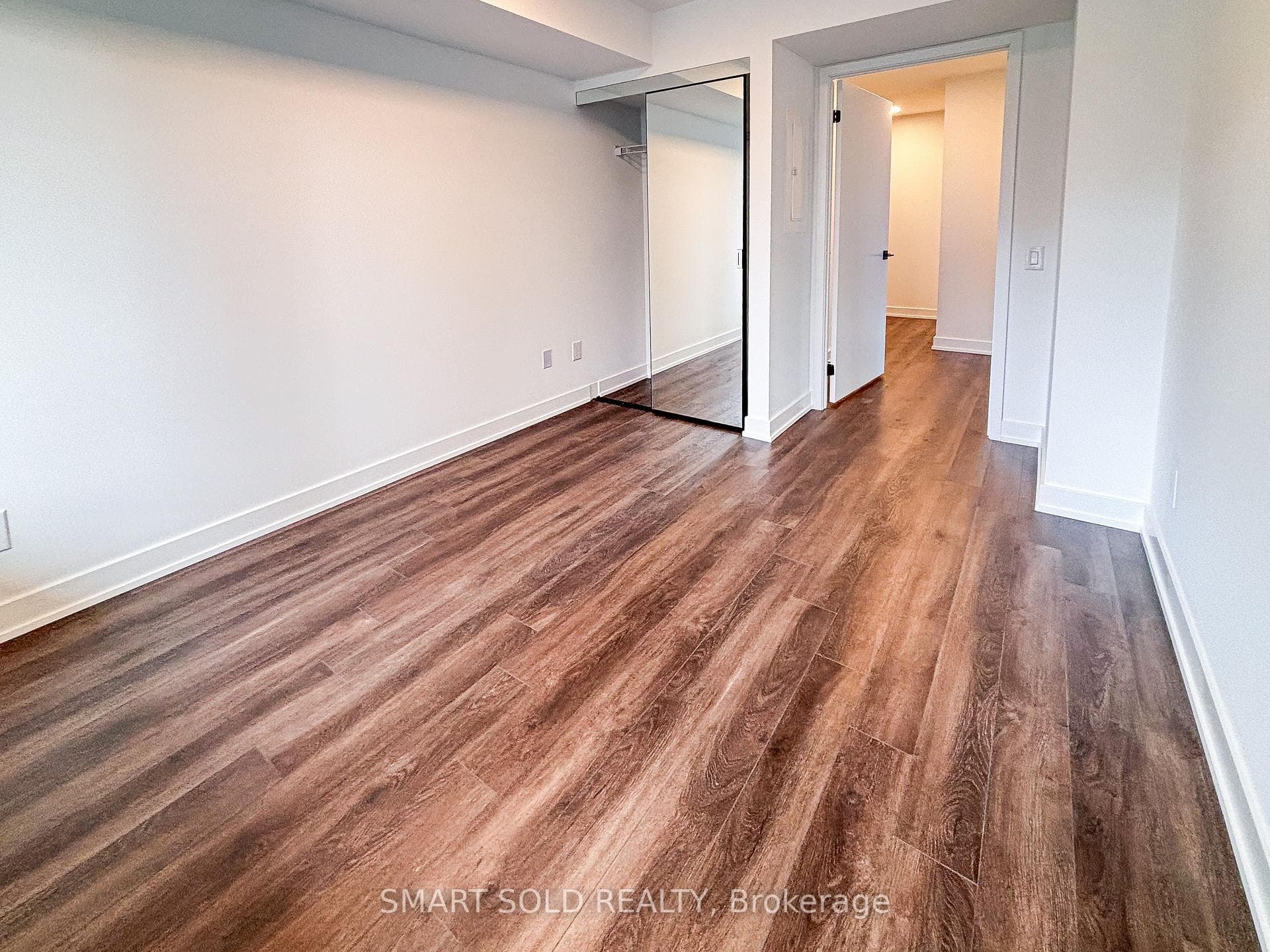 609 Sherbourne Street Unit 1102 photo 6