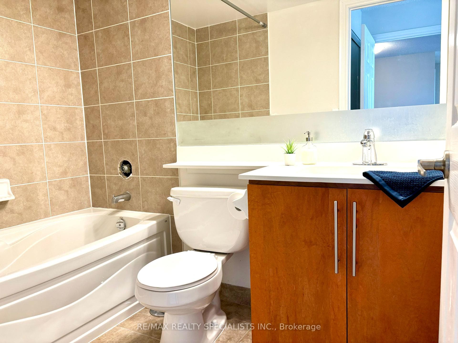 310 Burnhamthorpe Road Unit 1014 photo 10