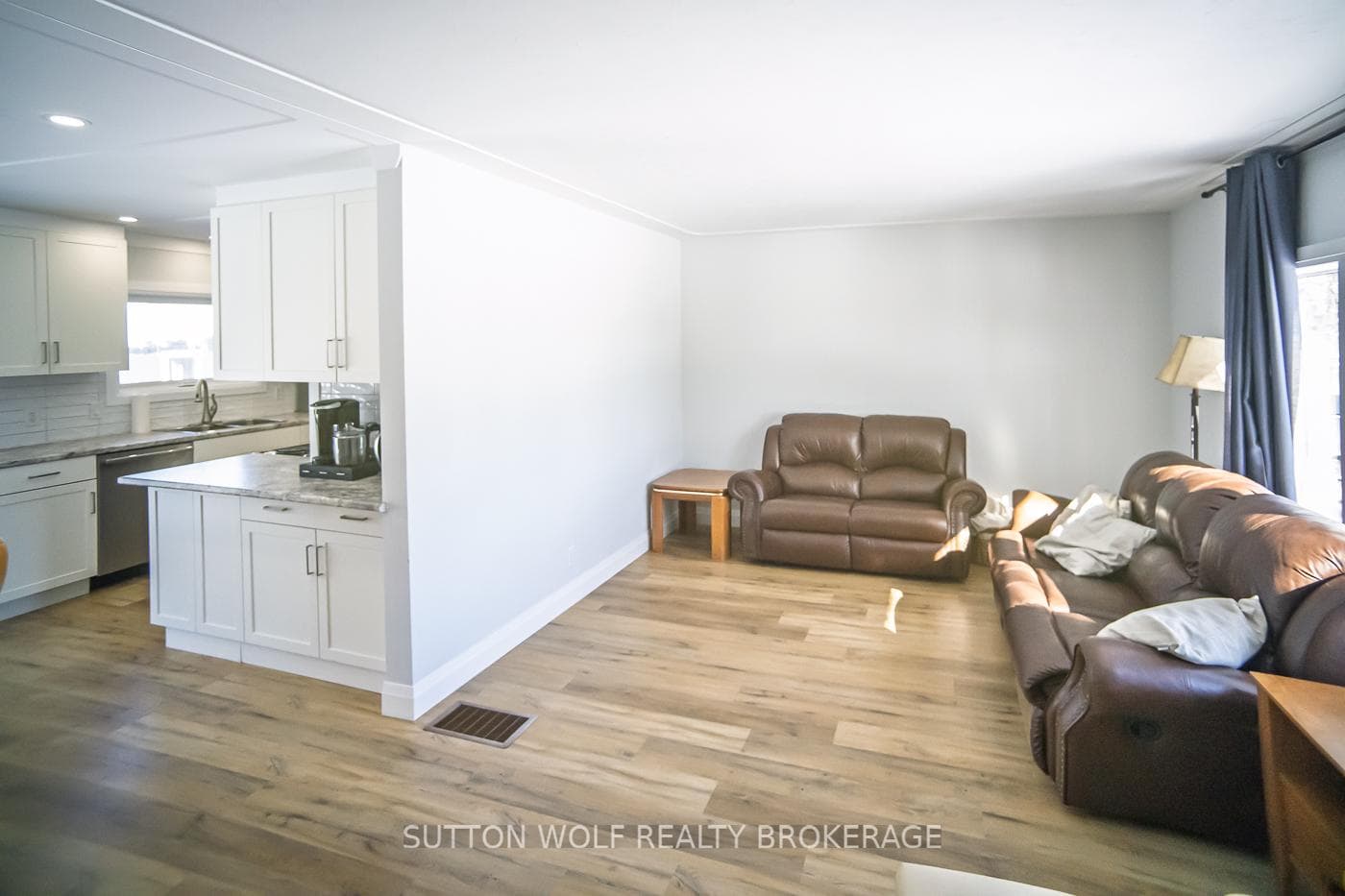 235 William Street photo 5