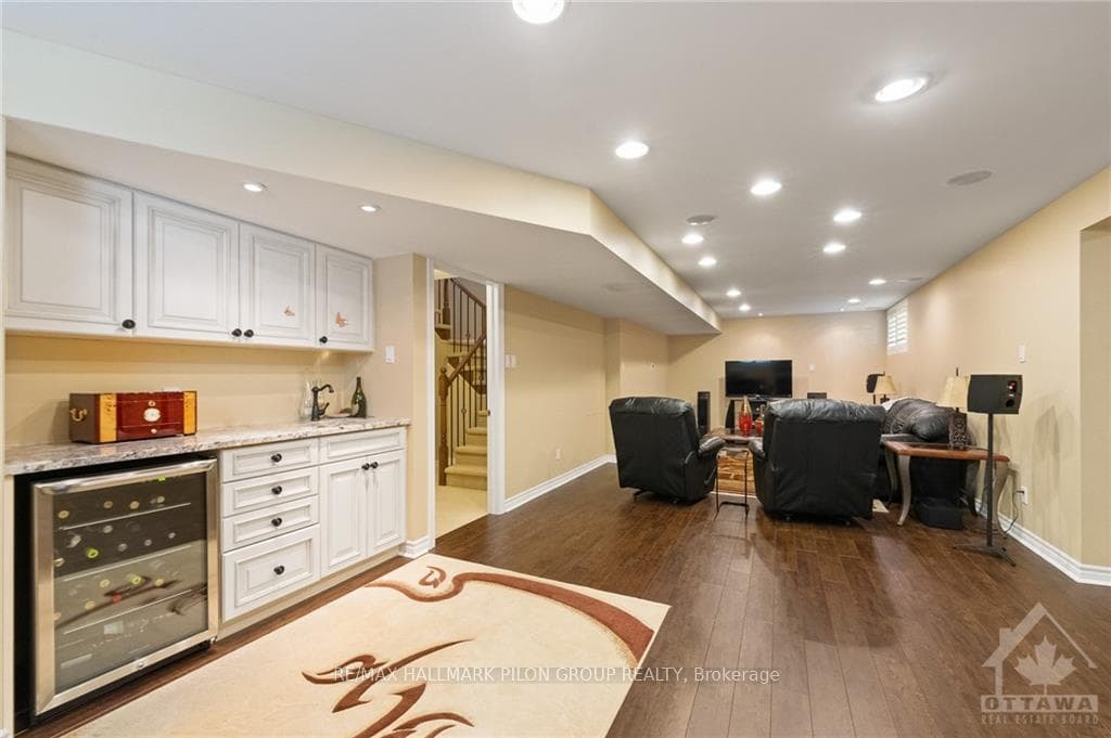 810 PINNACLE Street photo 25