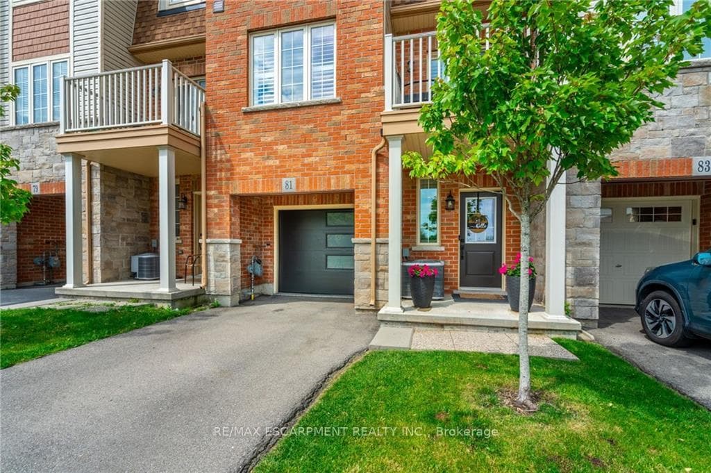 81 Echovalley Drive photo 3