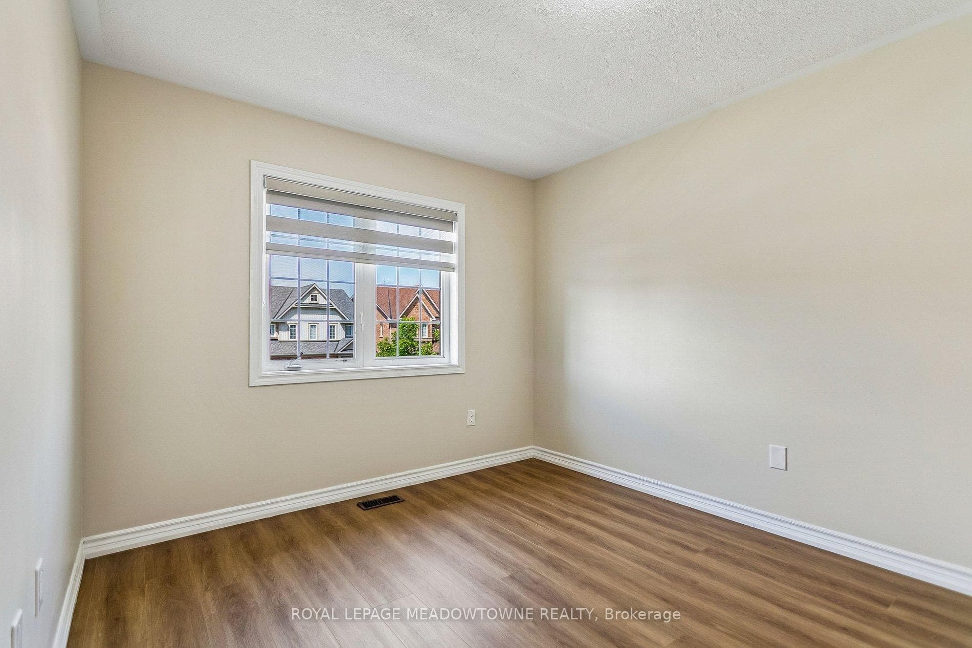 15 Learmont Avenue Unit Upper photo 33