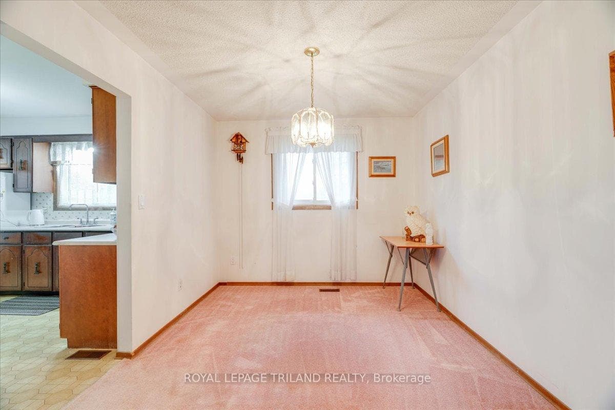 22827 Mayfair Road photo 10