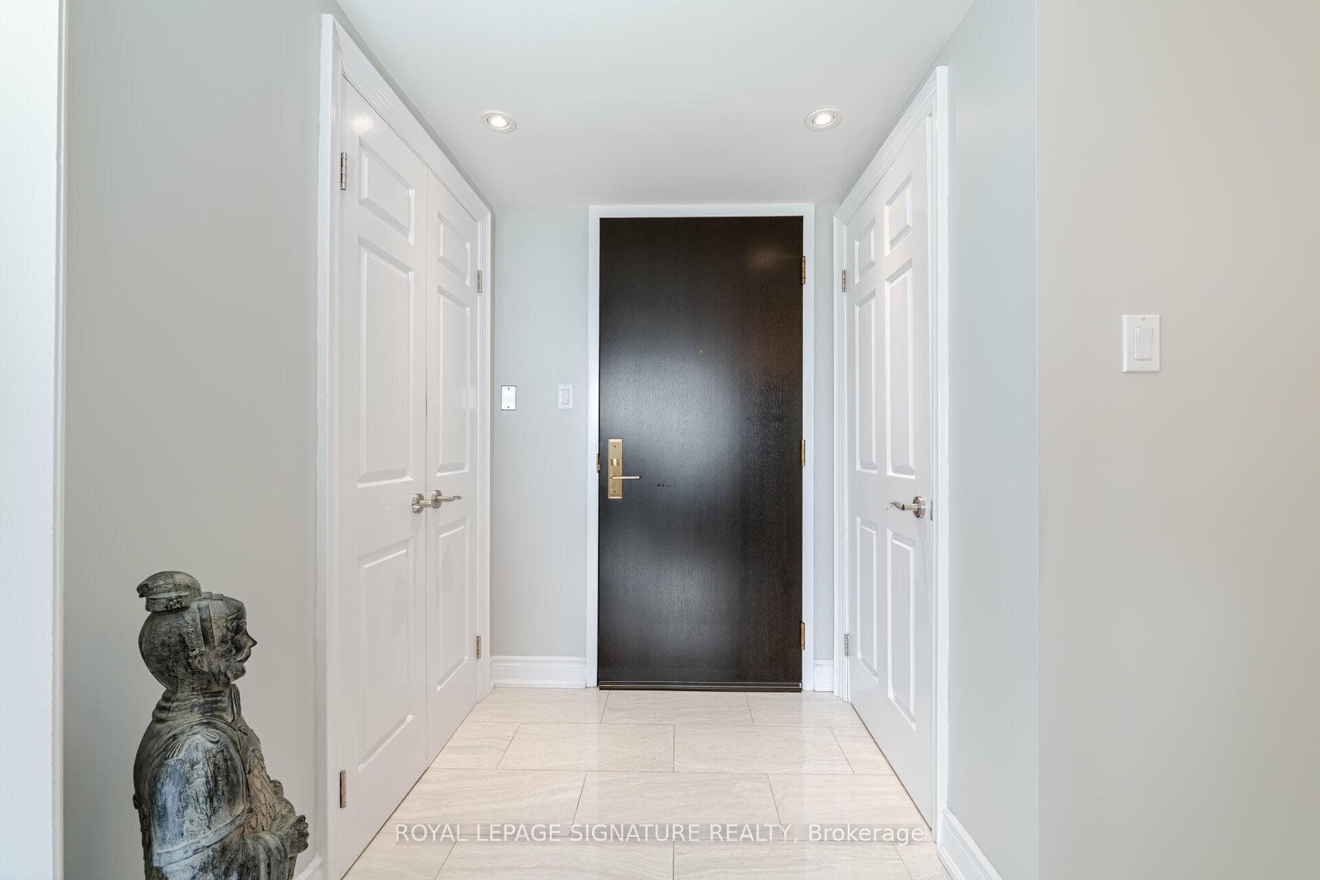 55 Kingsbridge Garden Circle Unit 1801 photo 5